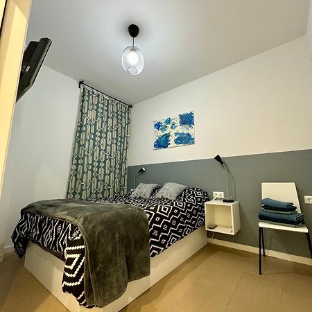 Moderno Apartamento Con Parking,Tarrassa, Barcelona テラサ エクステリア 写真