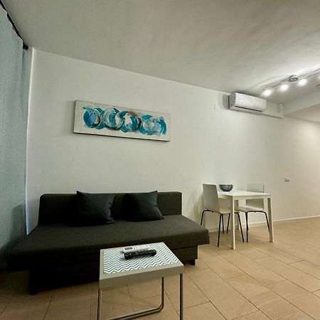 Moderno Apartamento Con Parking,Tarrassa, Barcelona テラサ エクステリア 写真