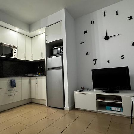 Moderno Apartamento Con Parking,Tarrassa, Barcelona テラサ エクステリア 写真