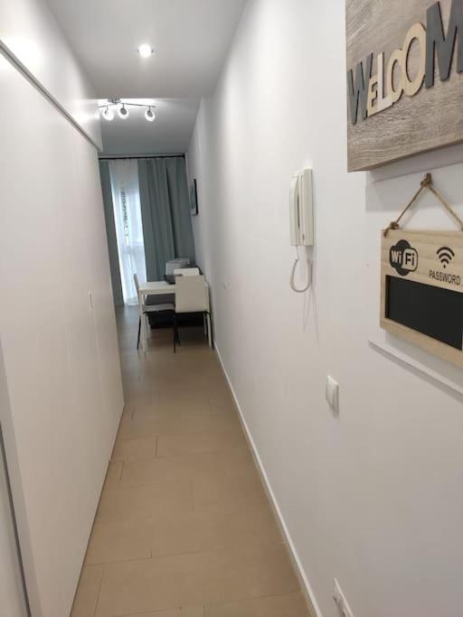 Moderno Apartamento Con Parking,Tarrassa, Barcelona テラサ エクステリア 写真