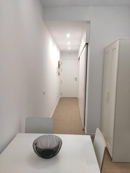 Moderno Apartamento Con Parking,Tarrassa, Barcelona テラサ エクステリア 写真
